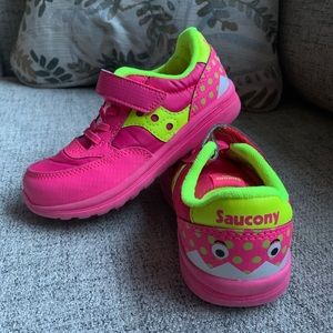 Saucony Girls size 9 XW Sneaker